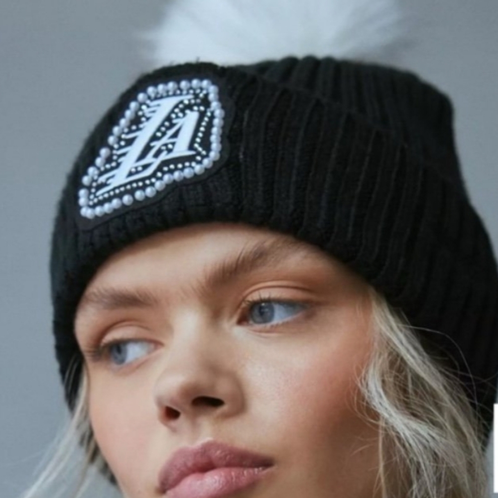 LA Lakers  Black Beanie with White Pom-Pom NWT